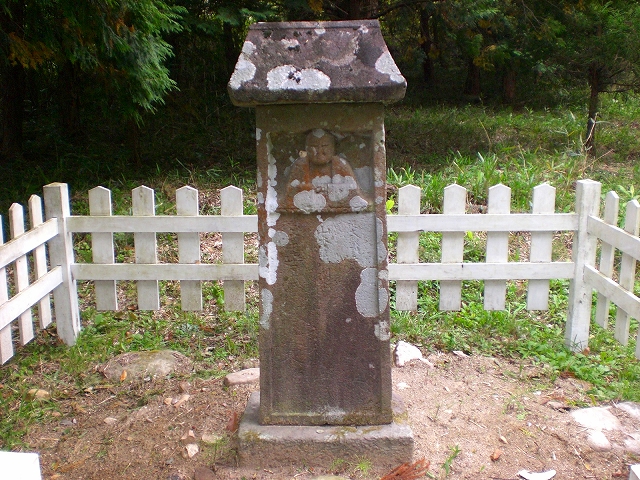 山本軍助利恭の鳥獣供養塔