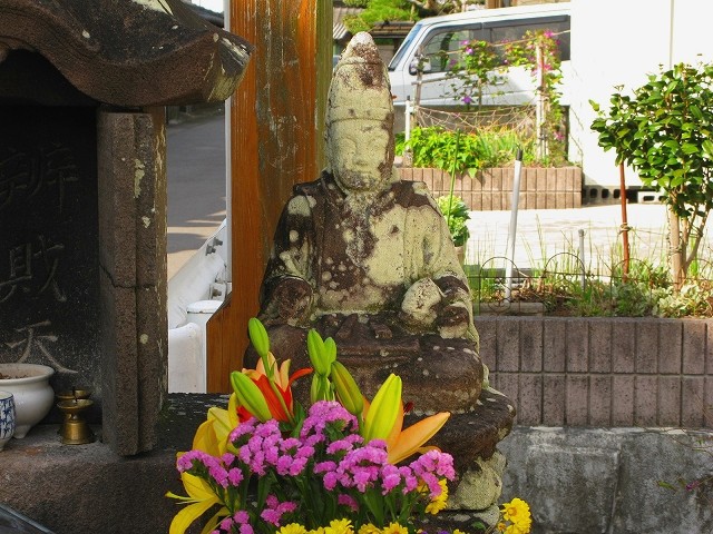 石造恵比須半跏像　一躯