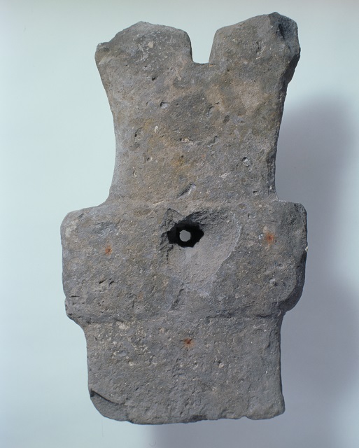 西原古墳出土石製表飾遺物　一個