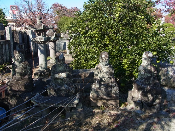 御霊屋前の羅漢さん